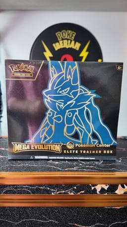 Caja de Entrenador Élite Pokémon Center Megaevolución · Mega Lucario