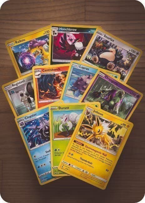 10 forskellige sjældne Pokémonkort (stjerne kort)